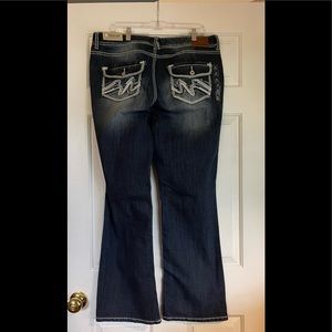 Maurices Jeans Size 18 Reg NWT, slim boot flare cut